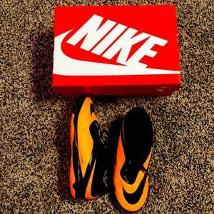 EUC Hyper venom Nike sneakers!